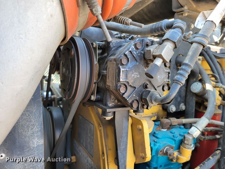 image for item DM8031 2001 Kenworth T800  semi truck