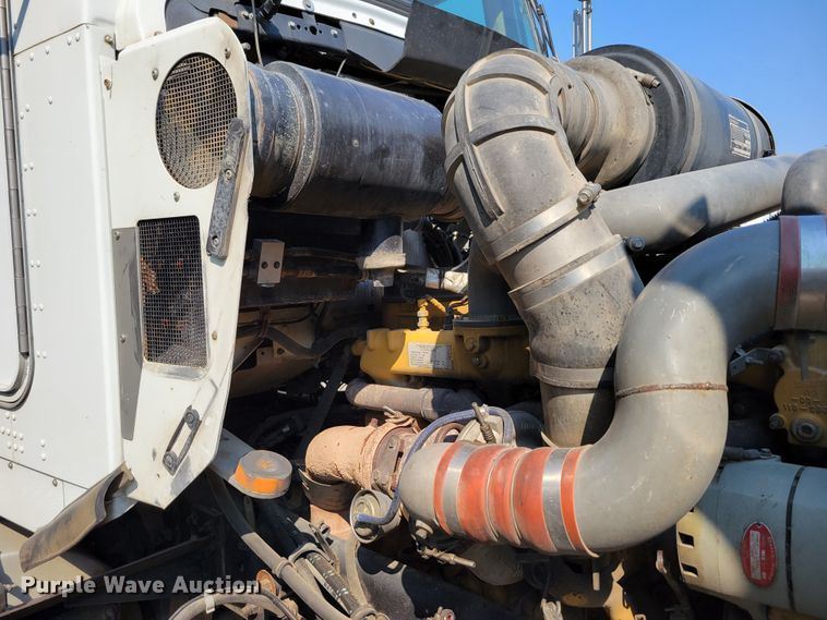 image for item DM8031 2001 Kenworth T800  semi truck