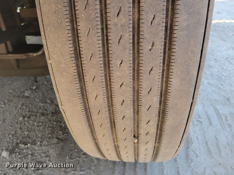 image for item DM8031 2001 Kenworth T800  semi truck