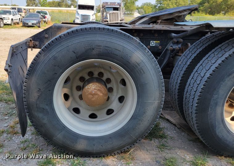 image for item DM8031 2001 Kenworth T800  semi truck