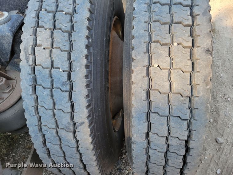 image for item DM8031 2001 Kenworth T800  semi truck