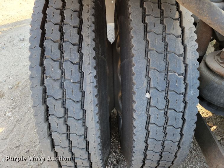 image for item DM8031 2001 Kenworth T800  semi truck