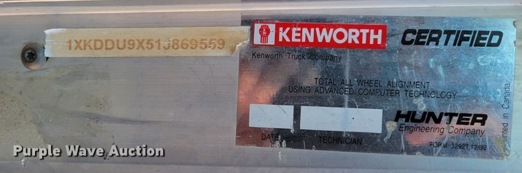 image for item DM8031 2001 Kenworth T800  semi truck