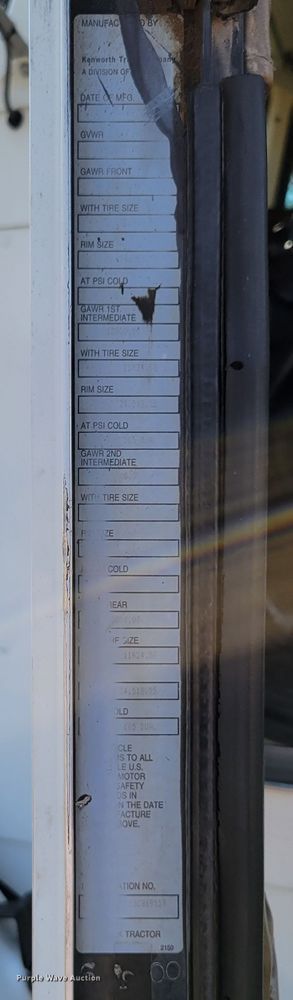 image for item DM8031 2001 Kenworth T800  semi truck