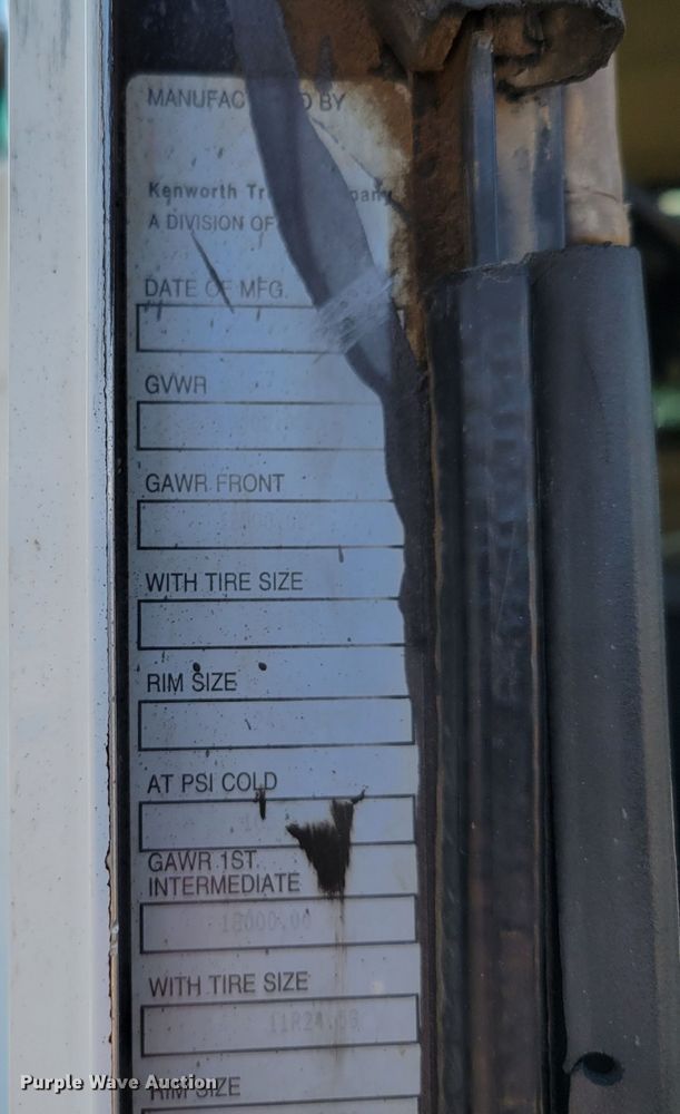 image for item DM8031 2001 Kenworth T800  semi truck