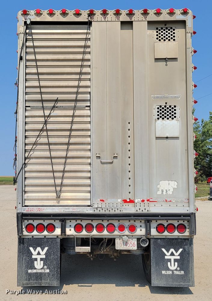 image for item DM8040 2002 Wilson PSDCL-311  livestock trailer