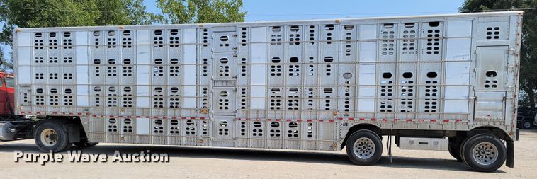 image for item DM8040 2002 Wilson PSDCL-311  livestock trailer