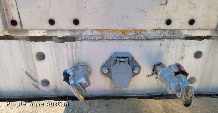 image for item DM8040 2002 Wilson PSDCL-311  livestock trailer