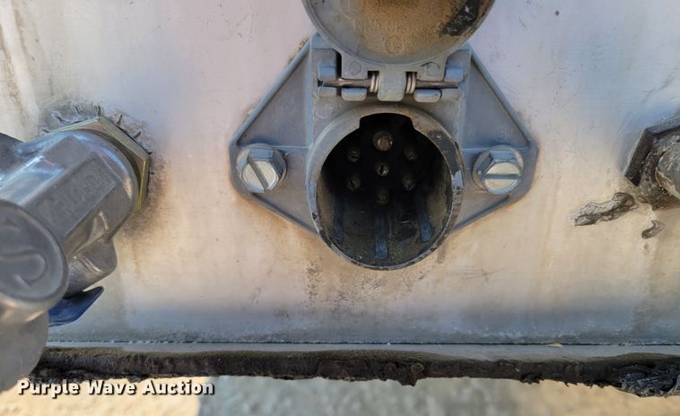 image for item DM8040 2002 Wilson PSDCL-311  livestock trailer