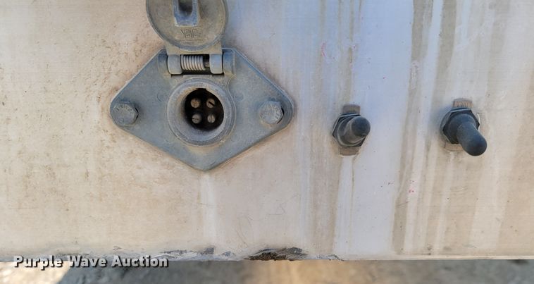 image for item DM8040 2002 Wilson PSDCL-311  livestock trailer