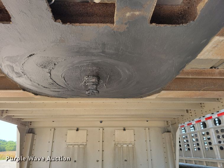 image for item DM8040 2002 Wilson PSDCL-311  livestock trailer