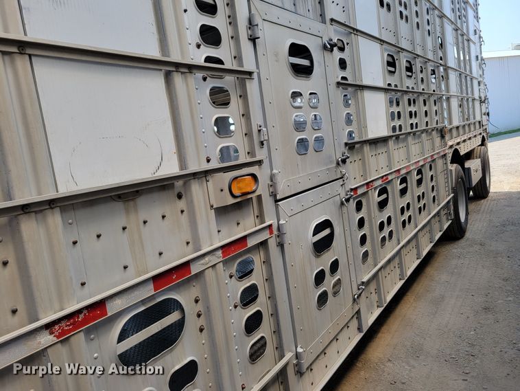 image for item DM8040 2002 Wilson PSDCL-311  livestock trailer