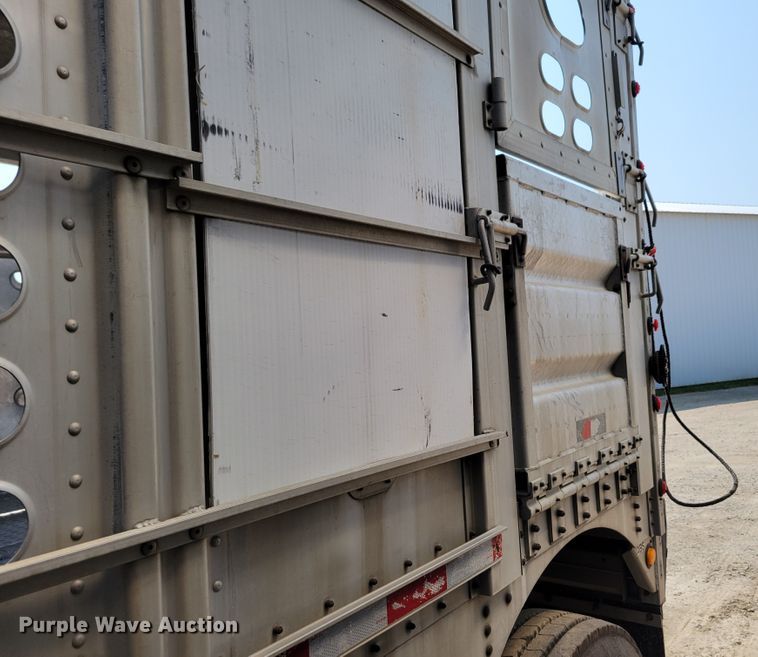 image for item DM8040 2002 Wilson PSDCL-311  livestock trailer