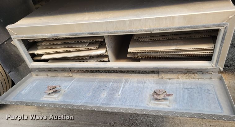 image for item DM8040 2002 Wilson PSDCL-311  livestock trailer