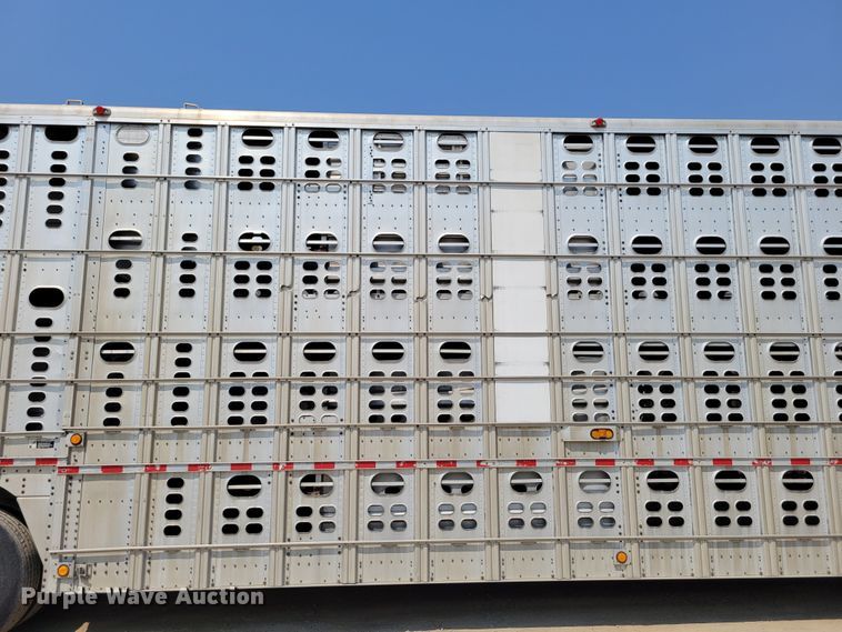 image for item DM8040 2002 Wilson PSDCL-311  livestock trailer