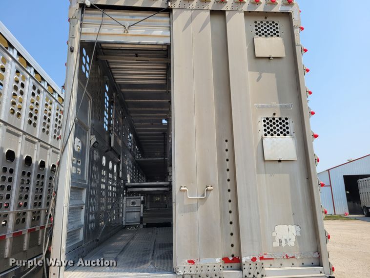 image for item DM8040 2002 Wilson PSDCL-311  livestock trailer