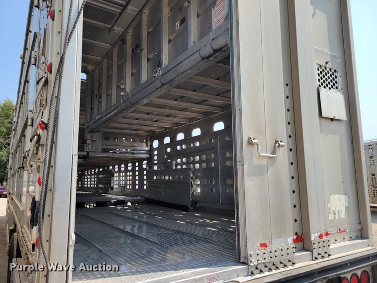 image for item DM8040 2002 Wilson PSDCL-311  livestock trailer