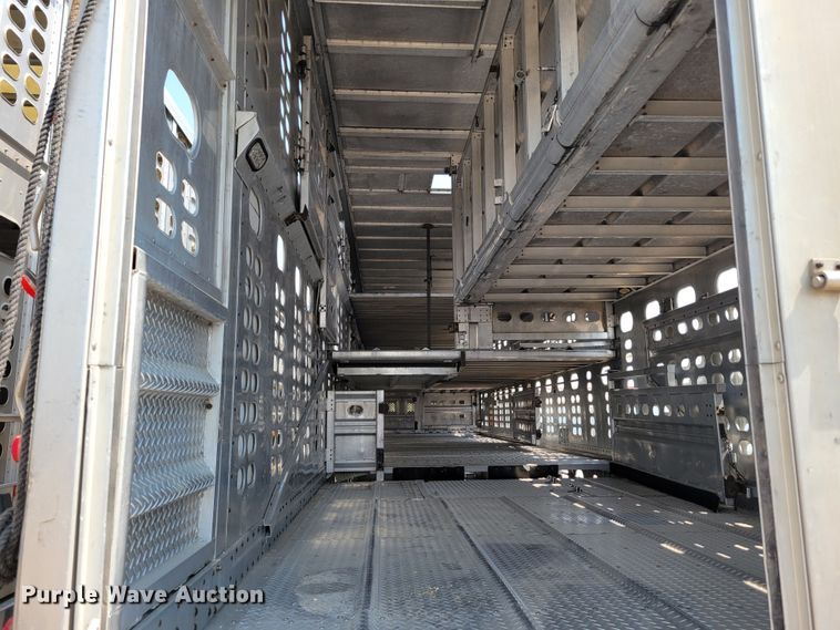 image for item DM8040 2002 Wilson PSDCL-311  livestock trailer