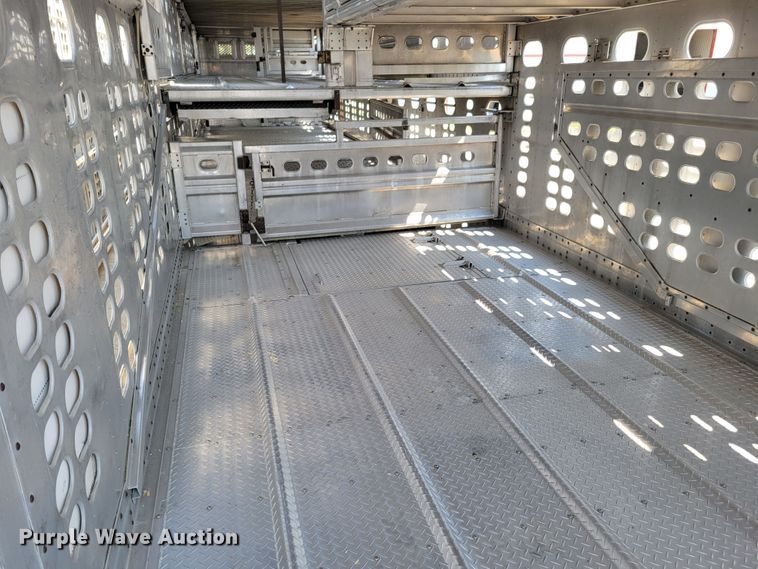 image for item DM8040 2002 Wilson PSDCL-311  livestock trailer