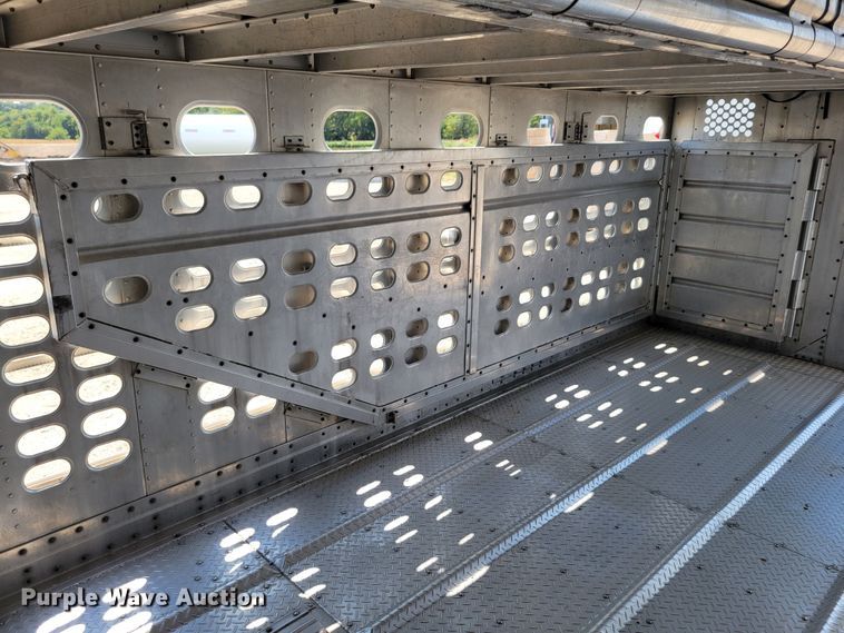 image for item DM8040 2002 Wilson PSDCL-311  livestock trailer