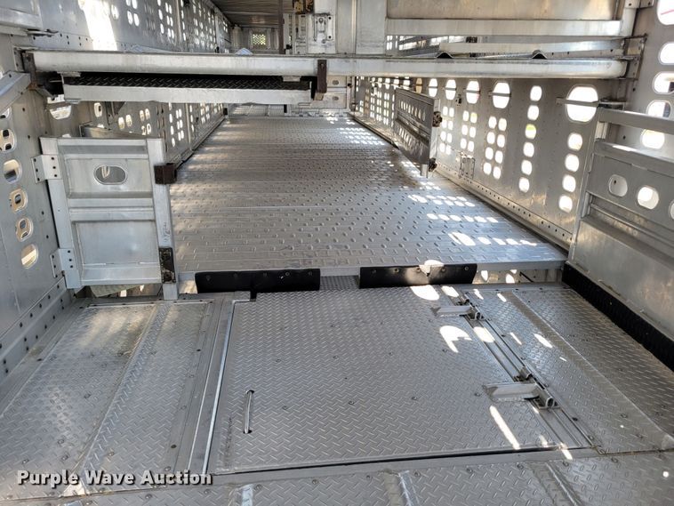 image for item DM8040 2002 Wilson PSDCL-311  livestock trailer