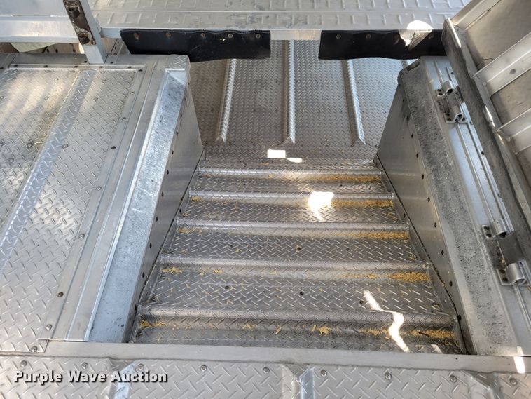 image for item DM8040 2002 Wilson PSDCL-311  livestock trailer