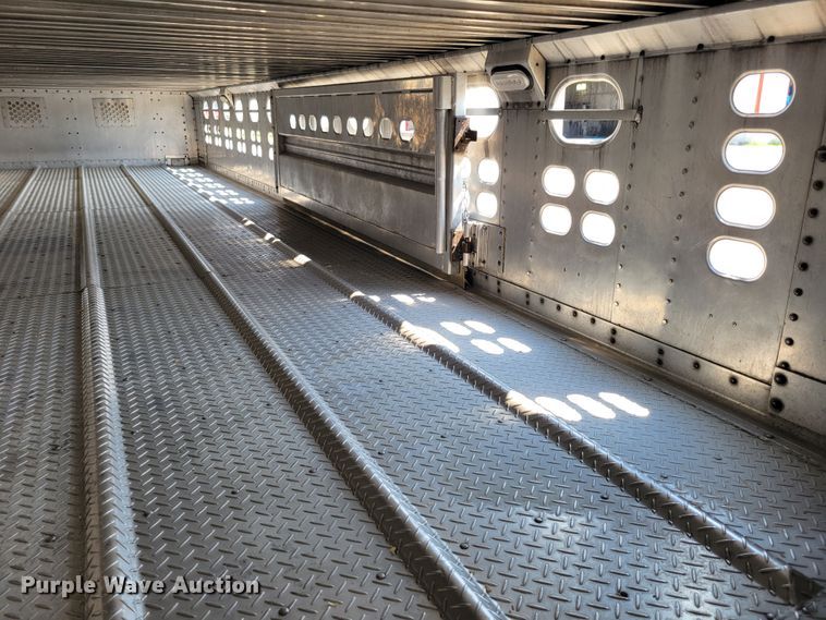 image for item DM8040 2002 Wilson PSDCL-311  livestock trailer