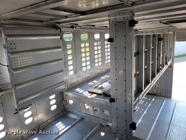 image for item DM8040 2002 Wilson PSDCL-311  livestock trailer