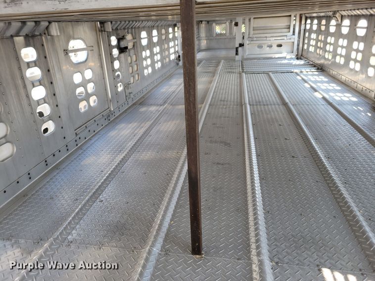 image for item DM8040 2002 Wilson PSDCL-311  livestock trailer