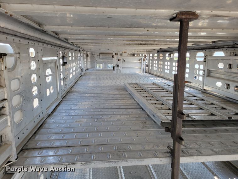 image for item DM8040 2002 Wilson PSDCL-311  livestock trailer