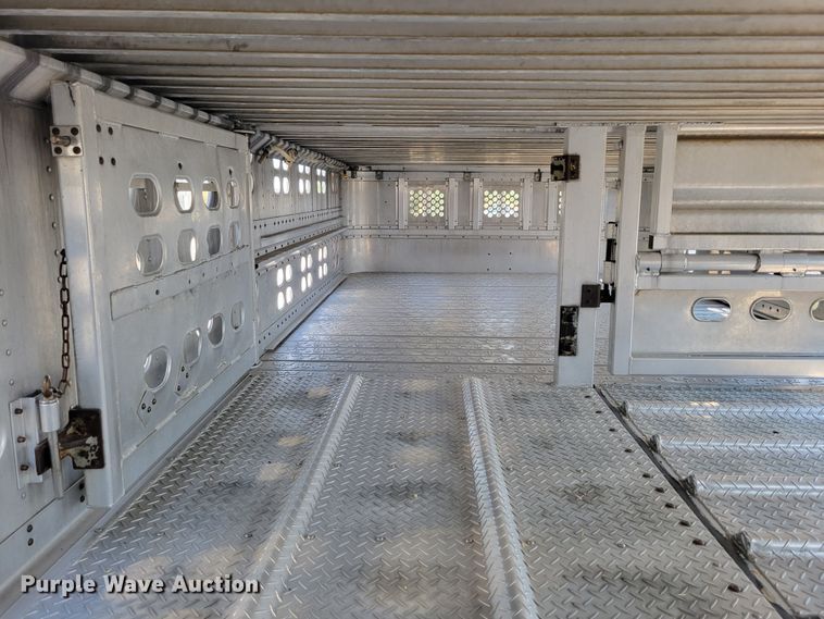 image for item DM8040 2002 Wilson PSDCL-311  livestock trailer