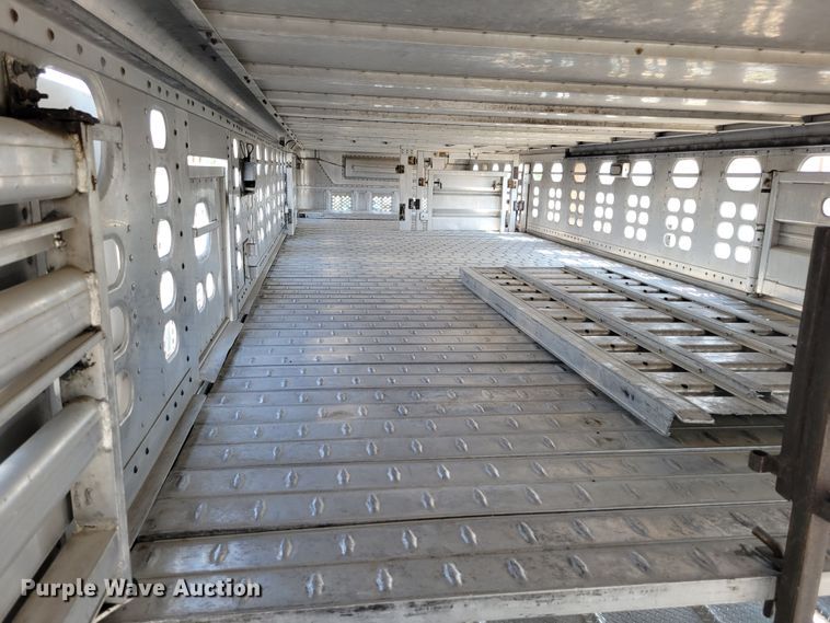 image for item DM8040 2002 Wilson PSDCL-311  livestock trailer