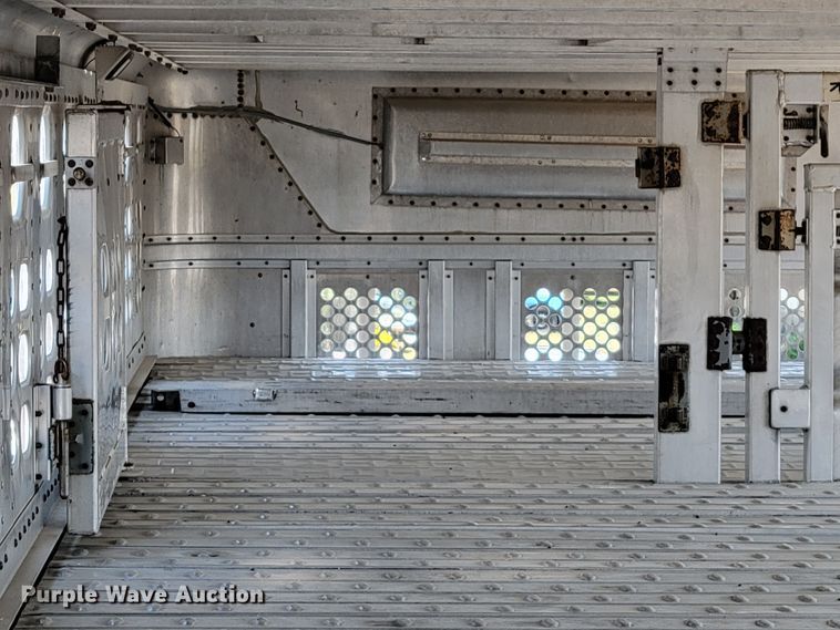 image for item DM8040 2002 Wilson PSDCL-311  livestock trailer