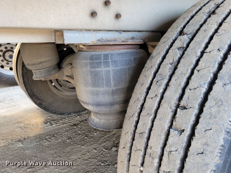 image for item DM8040 2002 Wilson PSDCL-311  livestock trailer