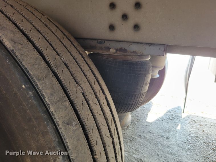 image for item DM8040 2002 Wilson PSDCL-311  livestock trailer