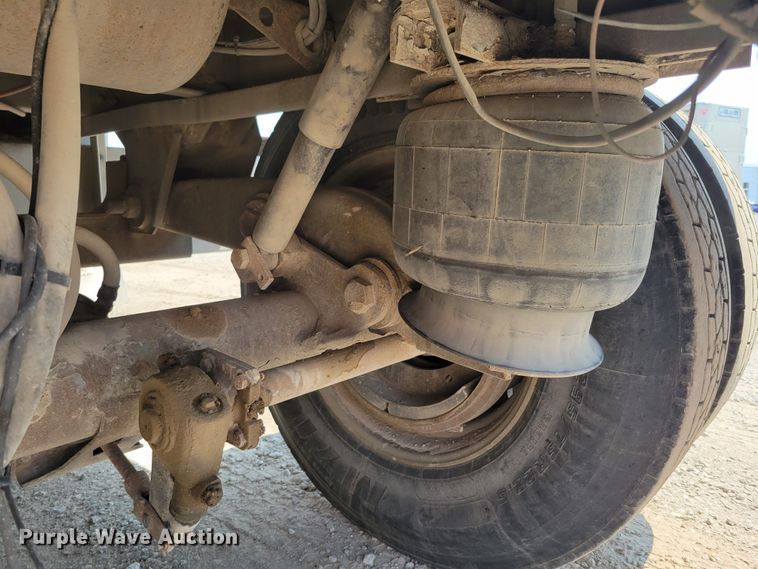 image for item DM8040 2002 Wilson PSDCL-311  livestock trailer