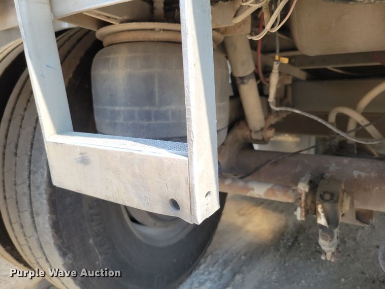 image for item DM8040 2002 Wilson PSDCL-311  livestock trailer