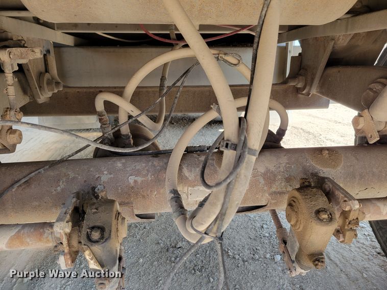 image for item DM8040 2002 Wilson PSDCL-311  livestock trailer