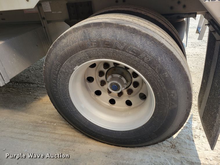 image for item DM8040 2002 Wilson PSDCL-311  livestock trailer