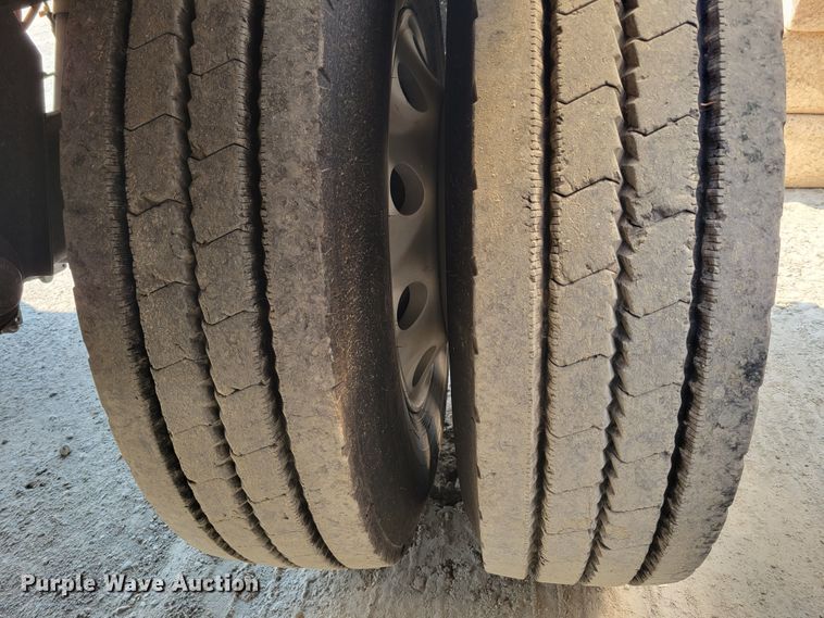 image for item DM8040 2002 Wilson PSDCL-311  livestock trailer