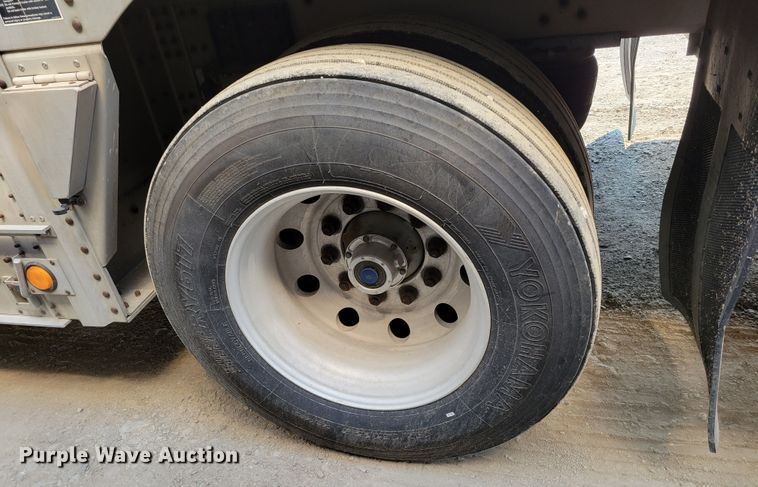 image for item DM8040 2002 Wilson PSDCL-311  livestock trailer