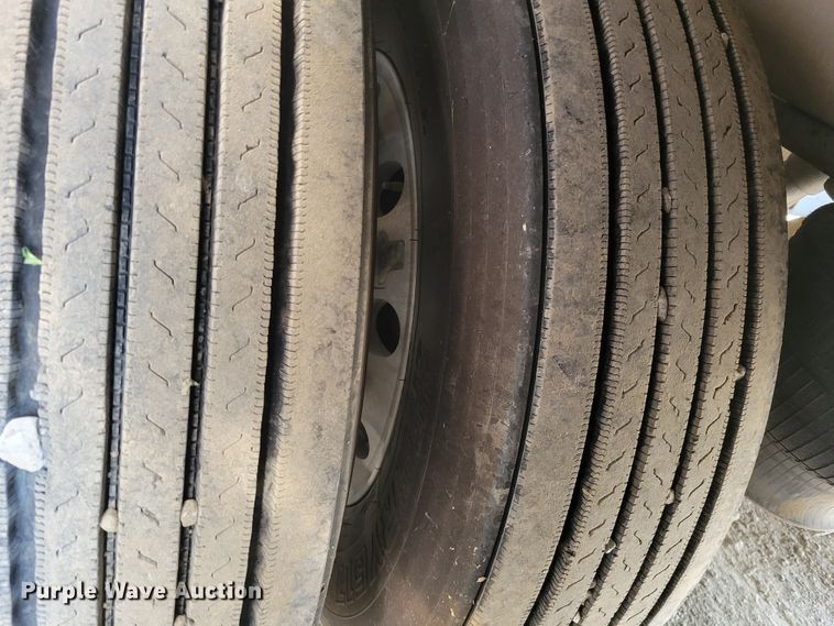 image for item DM8040 2002 Wilson PSDCL-311  livestock trailer