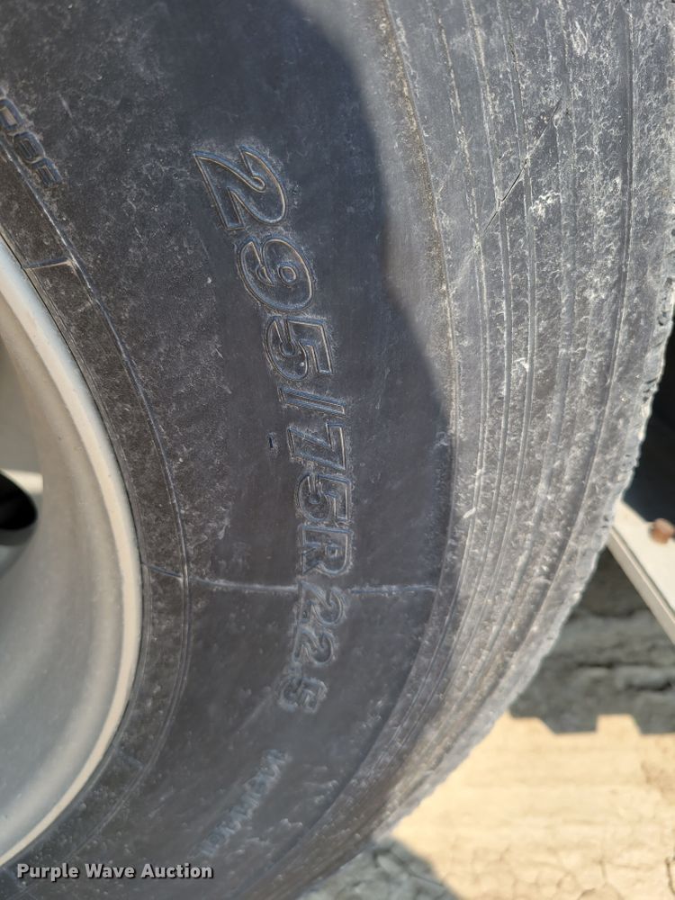 image for item DM8040 2002 Wilson PSDCL-311  livestock trailer