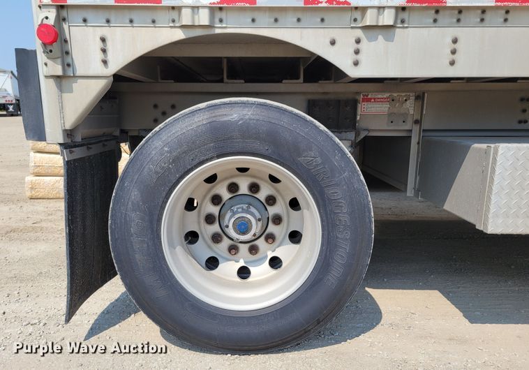 image for item DM8040 2002 Wilson PSDCL-311  livestock trailer