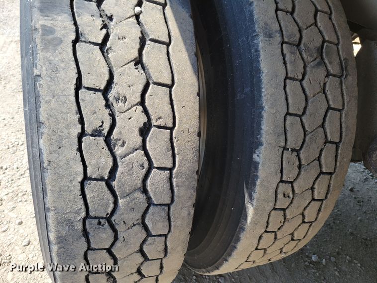 image for item DM8040 2002 Wilson PSDCL-311  livestock trailer