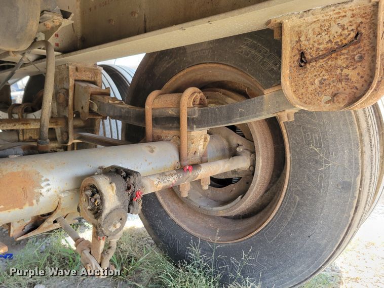 image for item DM8041 2002 Guthrie Wilkins TR  walking floor trailer