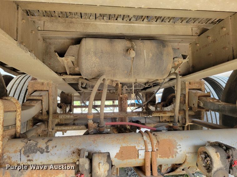 image for item DM8041 2002 Guthrie Wilkins TR  walking floor trailer