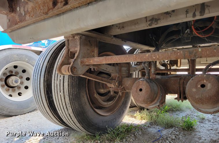 image for item DM8041 2002 Guthrie Wilkins TR  walking floor trailer