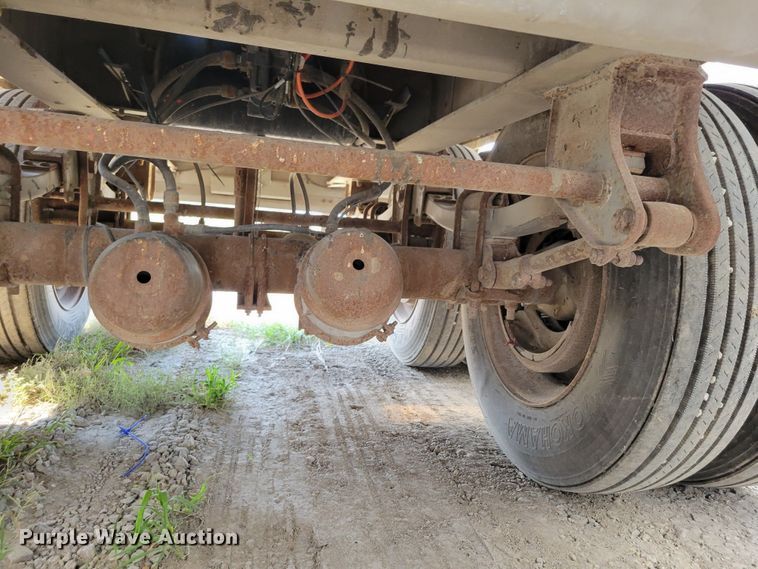 image for item DM8041 2002 Guthrie Wilkins TR  walking floor trailer