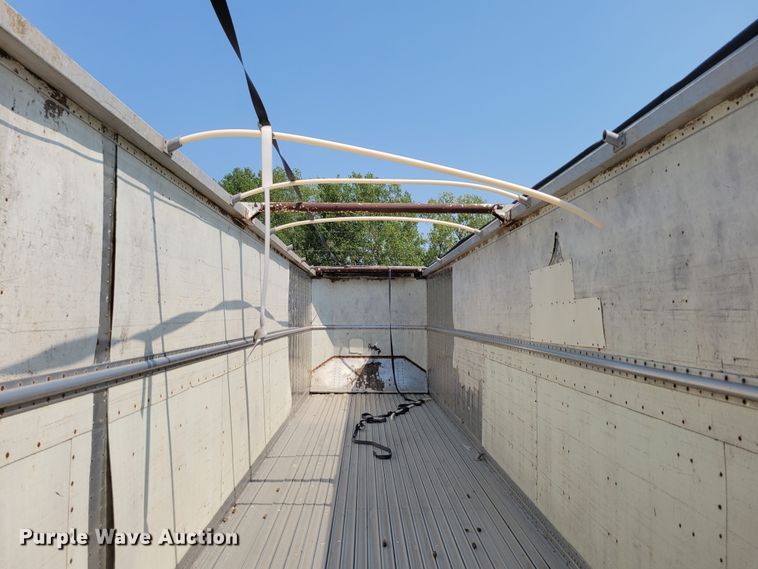 image for item DM8041 2002 Guthrie Wilkins TR  walking floor trailer